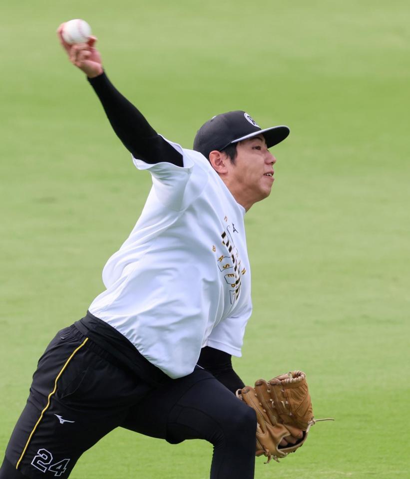 　キャッチボールをして調整する工藤（撮影・立川洋一郎）