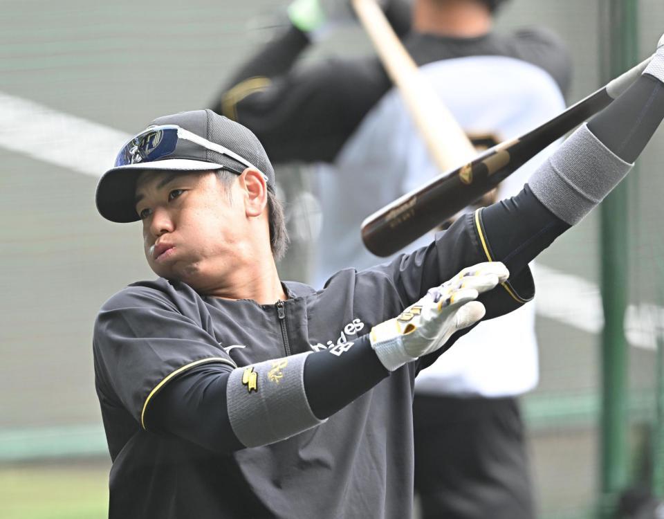 　打撃練習する梅野（撮影・西田忠信）