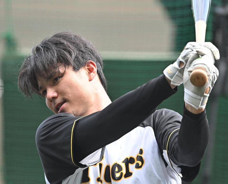 　打撃練習する栄枝（撮影・西田忠信）