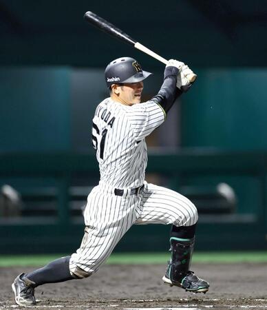 　７回、右前打を放つ豊田（撮影・山口登）