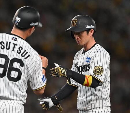 　４回、左前打を放った近本（撮影・西田忠信）