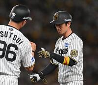 　４回、左前打を放った近本（撮影・西田忠信）