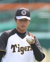 　キャッチボールする高橋（撮影・北村雅宏）