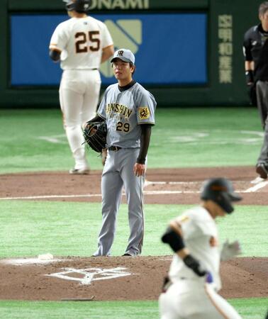 　１回、中山に逆転満塁本塁打を浴びる高橋（撮影・金田祐二）