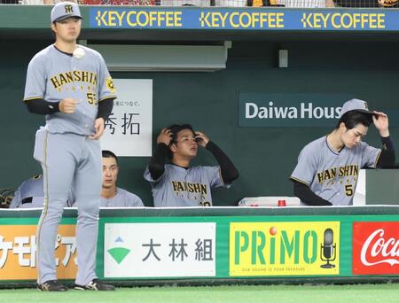 　３回、厳しい表情を見せる高橋（撮影・佐々木彰尚）