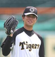 　キャッチボールを行う高橋（撮影・北村雅宏）