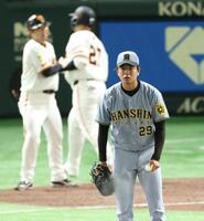 　３回、岸田に２ランを浴びる高橋（撮影・金田祐二）