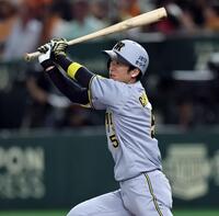 　１回、安打を放つ近本（撮影・田中太一）