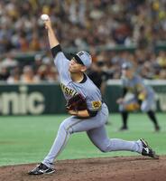 　５回から登板した畠（撮影・佐々木彰尚）