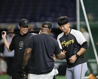 　あいさつする畠（撮影・田中太一）