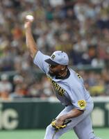 　９回に登板したドリス（撮影・佐々木彰尚）