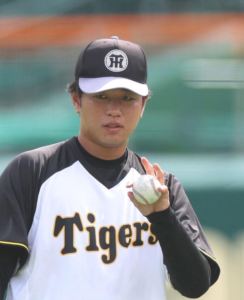 　キャッチボールする高橋（撮影・北村雅宏）