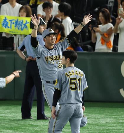 　東京ドーム最終戦であいさつする藤川監督（撮影・金田祐二）