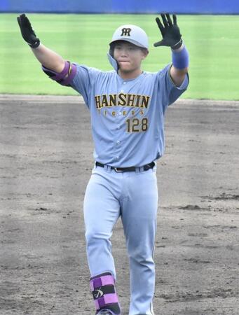 　７回、中前に適時打を放った嶋村