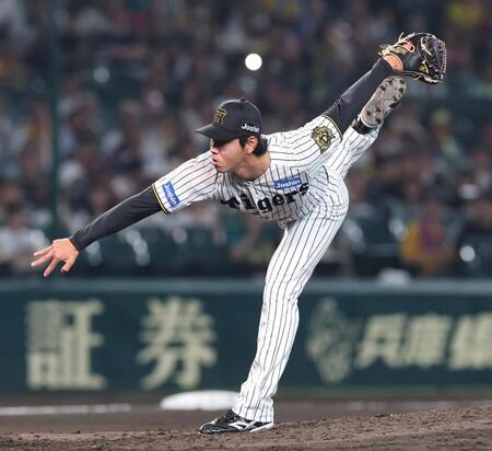 　８回から登板する工藤（撮影・北村雅宏）