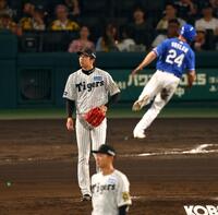 　７回、才木は先制点を許す（撮影・山口登）