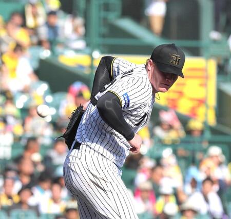 　５回、背面からグラブを差し出して川越のゴロを止めるネルソン（撮影・北村雅宏）