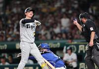 　６回、ストライクの判定に手を振る森下（撮影・田中太一）