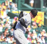 　５回、背面からグラブを差し出して川越のゴロを止めるネルソン（撮影・北村雅宏）