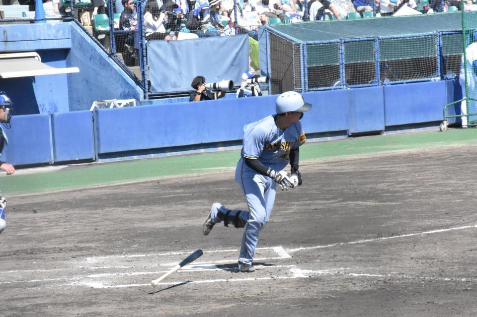 　６回に適時打を放った町田