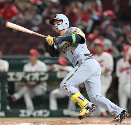 　１回、二塁打を放つ森下（撮影・田中太一）