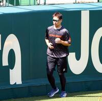 　ランニングする岩崎（撮影・山口登）