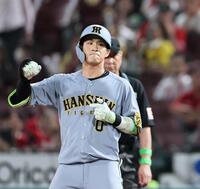 　６回、適時打を放った木浪はガッツポーズ（撮影・田中太一）