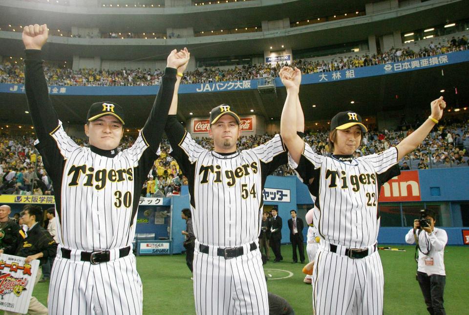 　ＪＦＫの３人（左から久保田、ウィリアムス、藤川）