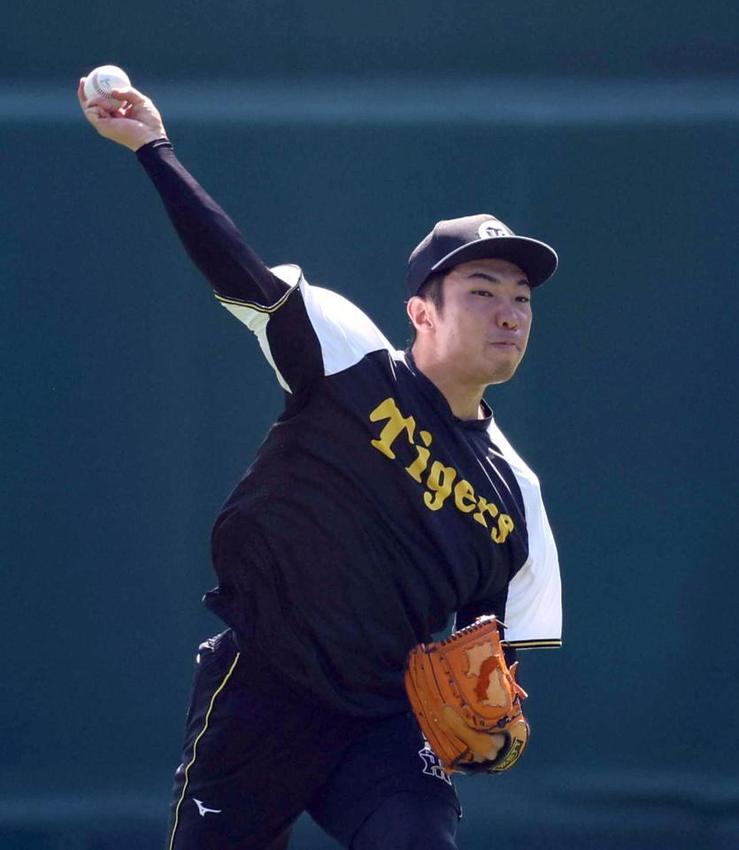 　キャッチボールする石井（撮影・山口登）