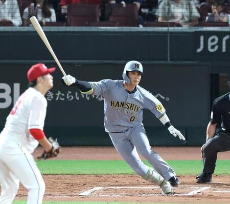 　６回、勝ち越しとなる適時打を放つ木浪（撮影・北村雅宏）