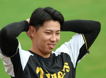 　練習中に笑顔を見せる工藤（撮影・北村雅宏）