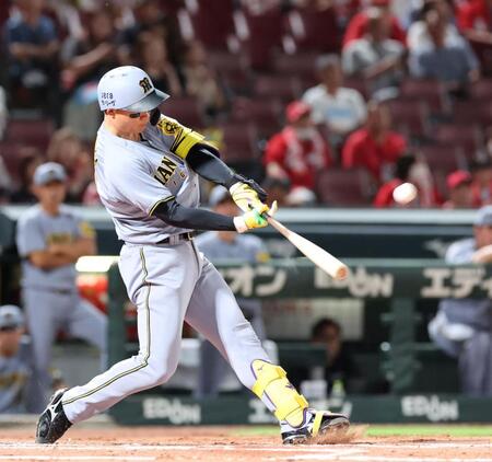 　３回、左越え２ランを放つ森下（撮影・市尻達拡）