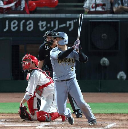 　７回、２ランを放つ大山（撮影・北村雅宏）