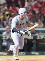 　６回、中前タイムリーを放つ木浪（撮影・市尻達拡）