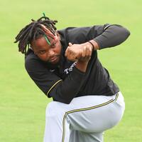 　入念に調整するドリス（撮影・北村雅宏）