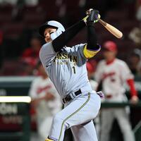 　３回、左越えへ２ランを放つ森下（撮影・田中太一）