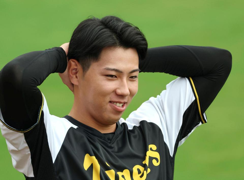 　練習中に笑顔を見せる工藤（撮影・北村雅宏）