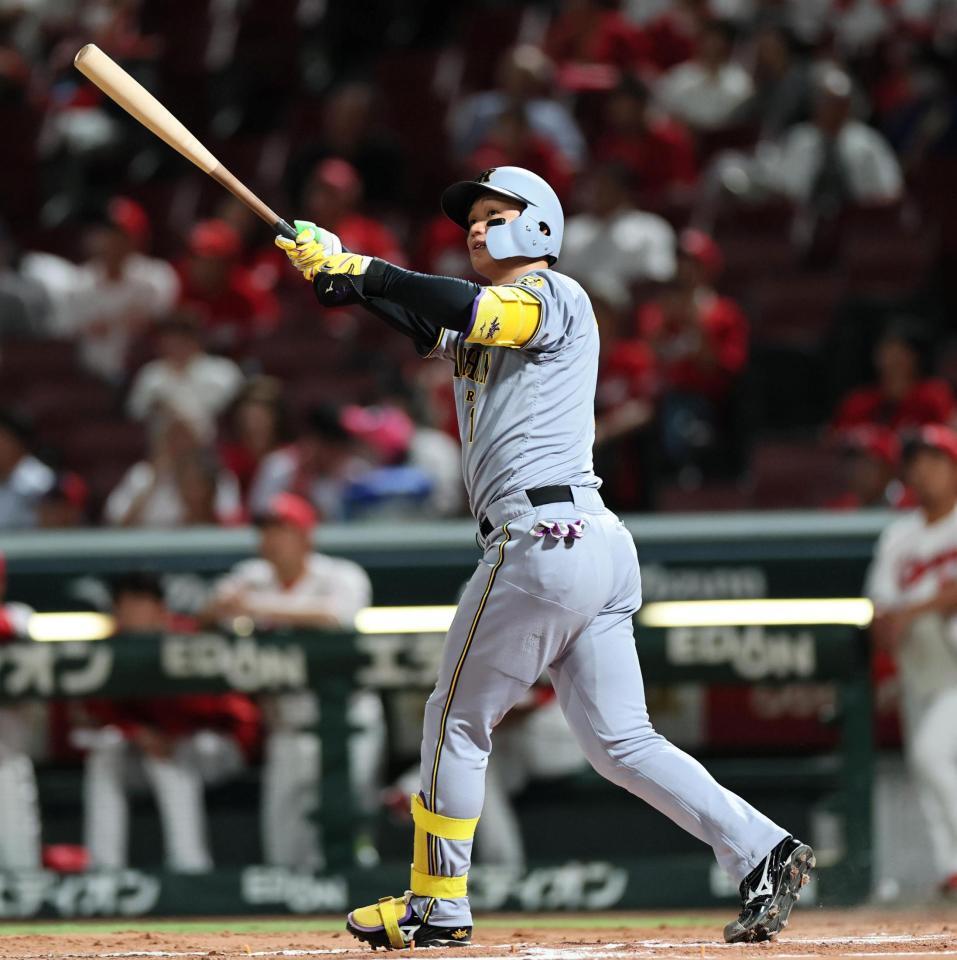 　３回、左越えへ２ランを放つ森下（撮影・田中太一）