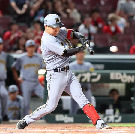 　２回、左前打を放つ中川（撮影・市尻達拡）