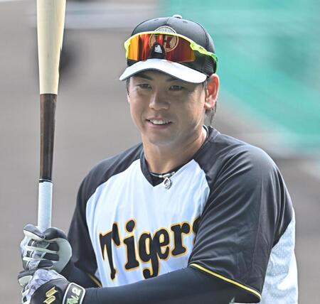 　打撃練習する梅野（撮影・西田忠信）