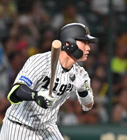 　６回、二塁打を放つ木浪（撮影・西田忠信）