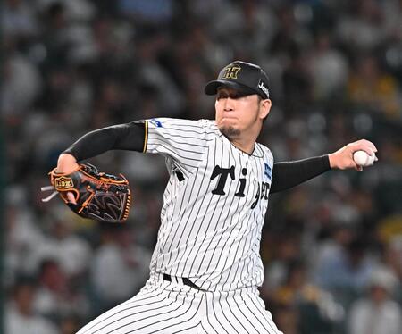 　７回から登板する岩貞（撮影・西田忠信）