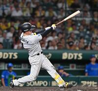 　５回、ソロを放つ森下（撮影・西田忠信）