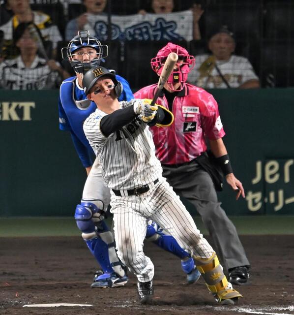 阪神タイガース　ボブルヘッド　佐藤輝明　森下翔太 非売品　セット 阪神タイガース ボブルヘッド 佐藤輝明 森下翔太 非売品 セット