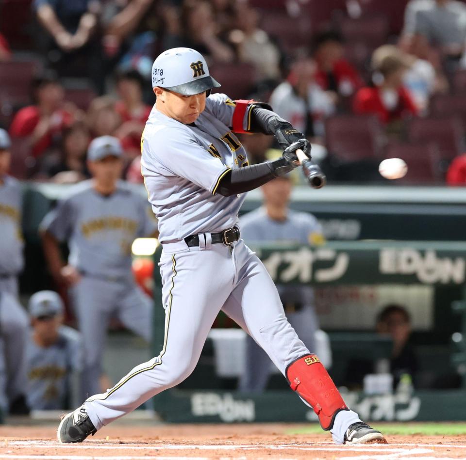 　２回、左前打を放つ中川（撮影・市尻達拡）