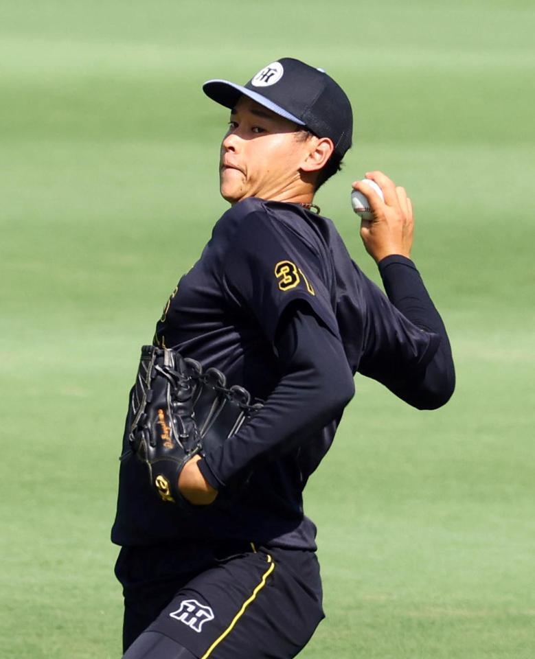 　キャッチボールする早川（撮影・山口登）