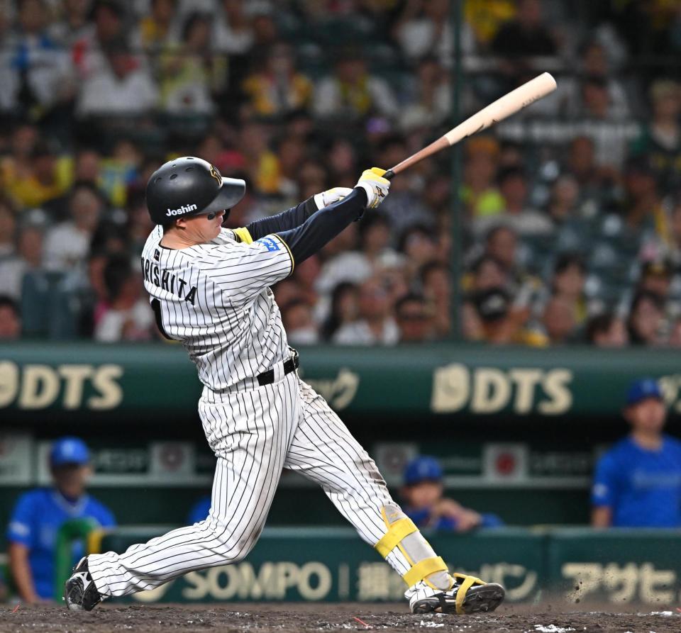 　５回、ソロを放つ森下（撮影・西田忠信）