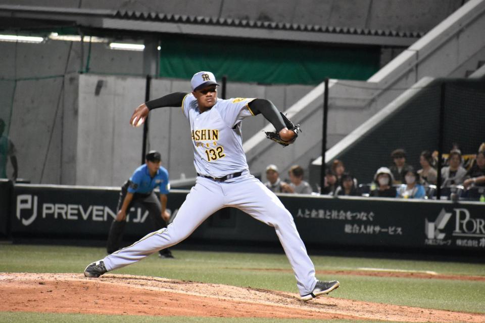 　５回から登板し、回またぎしたマルティネス