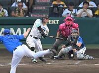 　９回、佐藤輝が三振に倒れ、ゲームセット（撮影・飯室逸平）