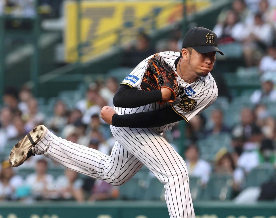 　９回から登板する岩貞（撮影・北村雅宏）